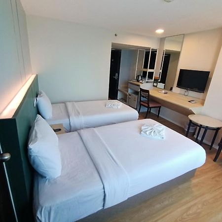 Mayflower Grande Hotel Phitsanulok Buitenkant foto