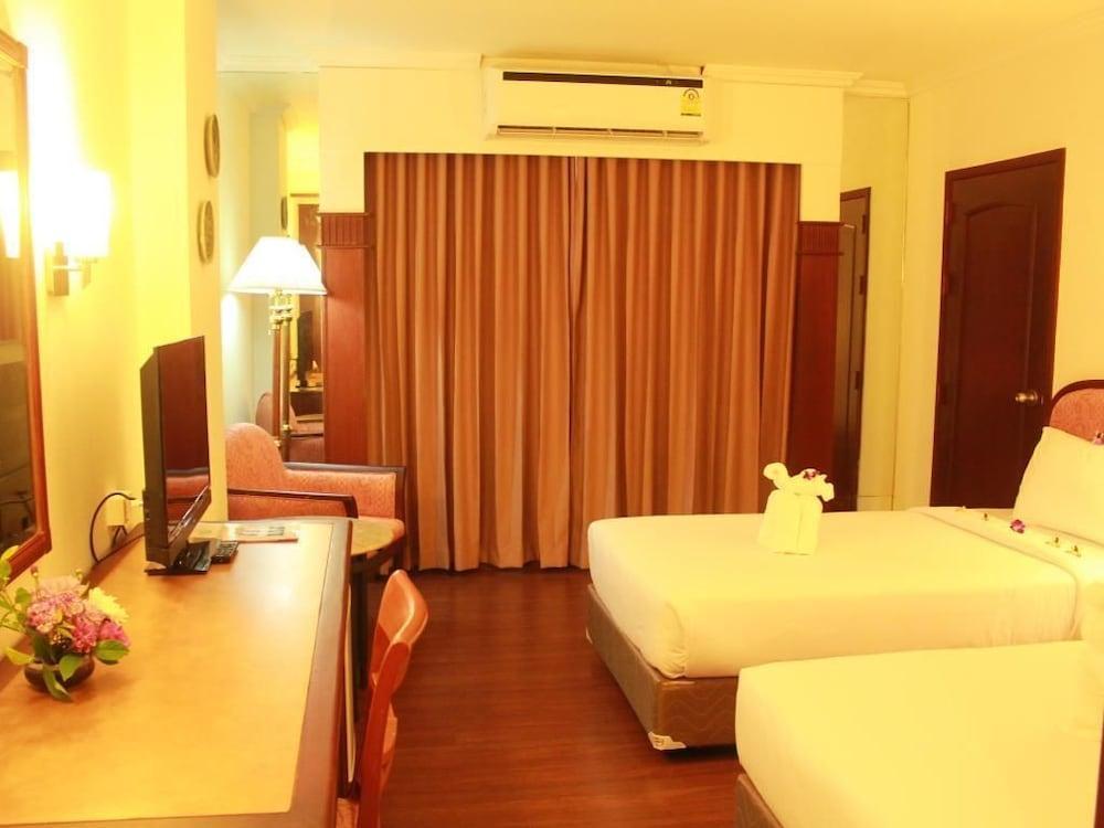 Mayflower Grande Hotel Phitsanulok Buitenkant foto