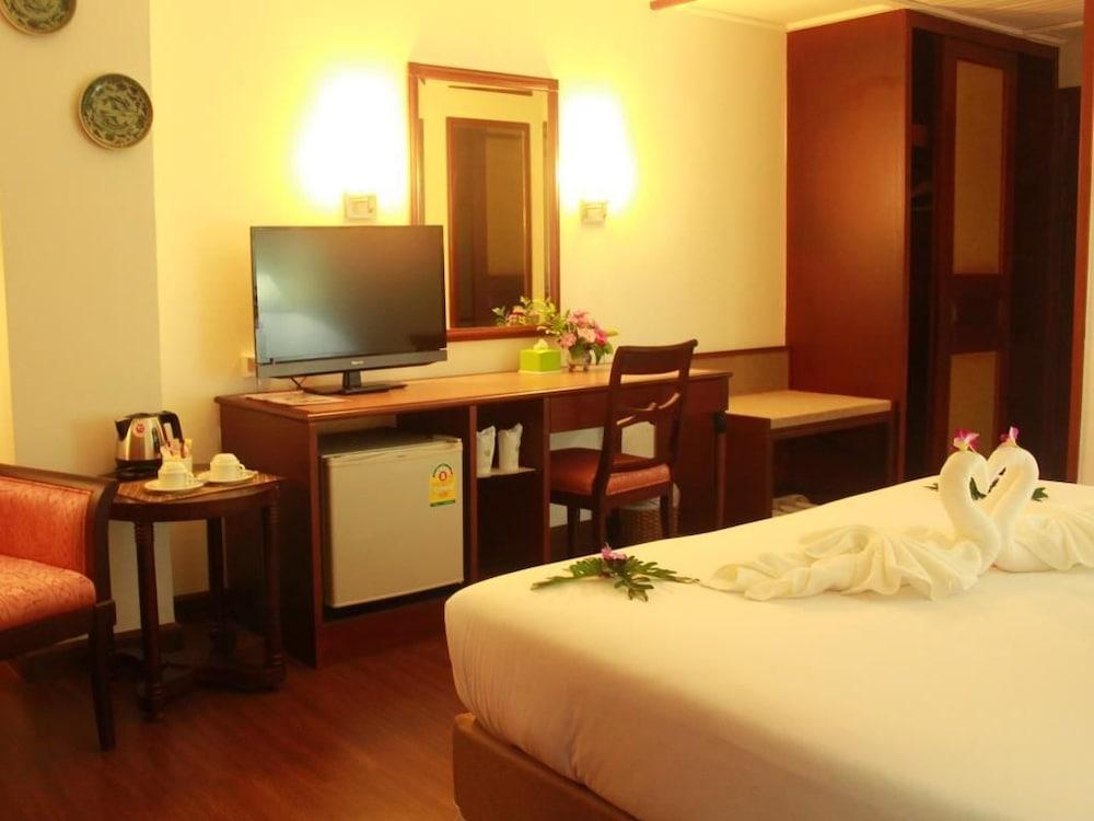 Mayflower Grande Hotel Phitsanulok Buitenkant foto
