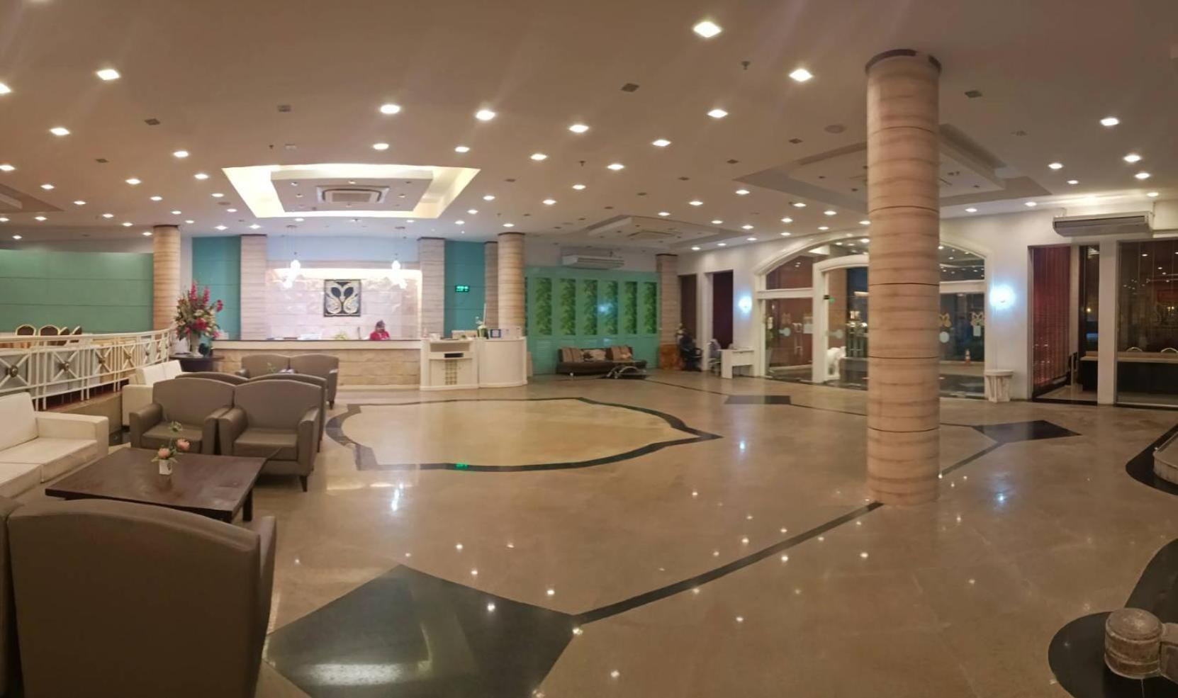 Mayflower Grande Hotel Phitsanulok Buitenkant foto