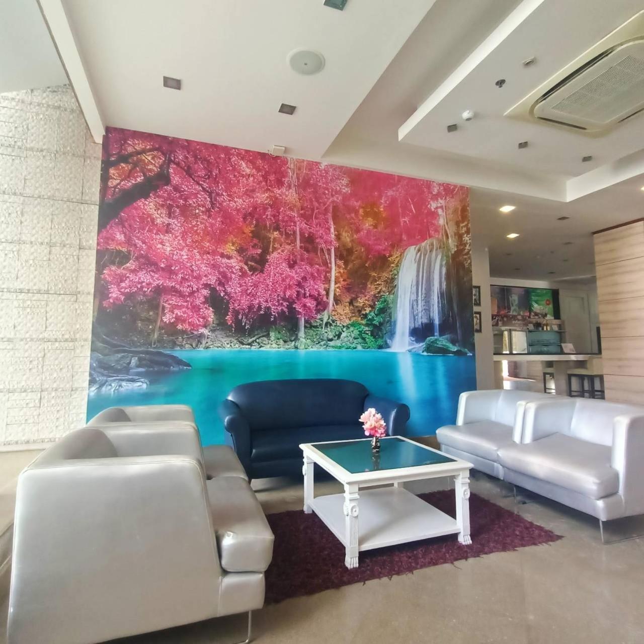 Mayflower Grande Hotel Phitsanulok Buitenkant foto