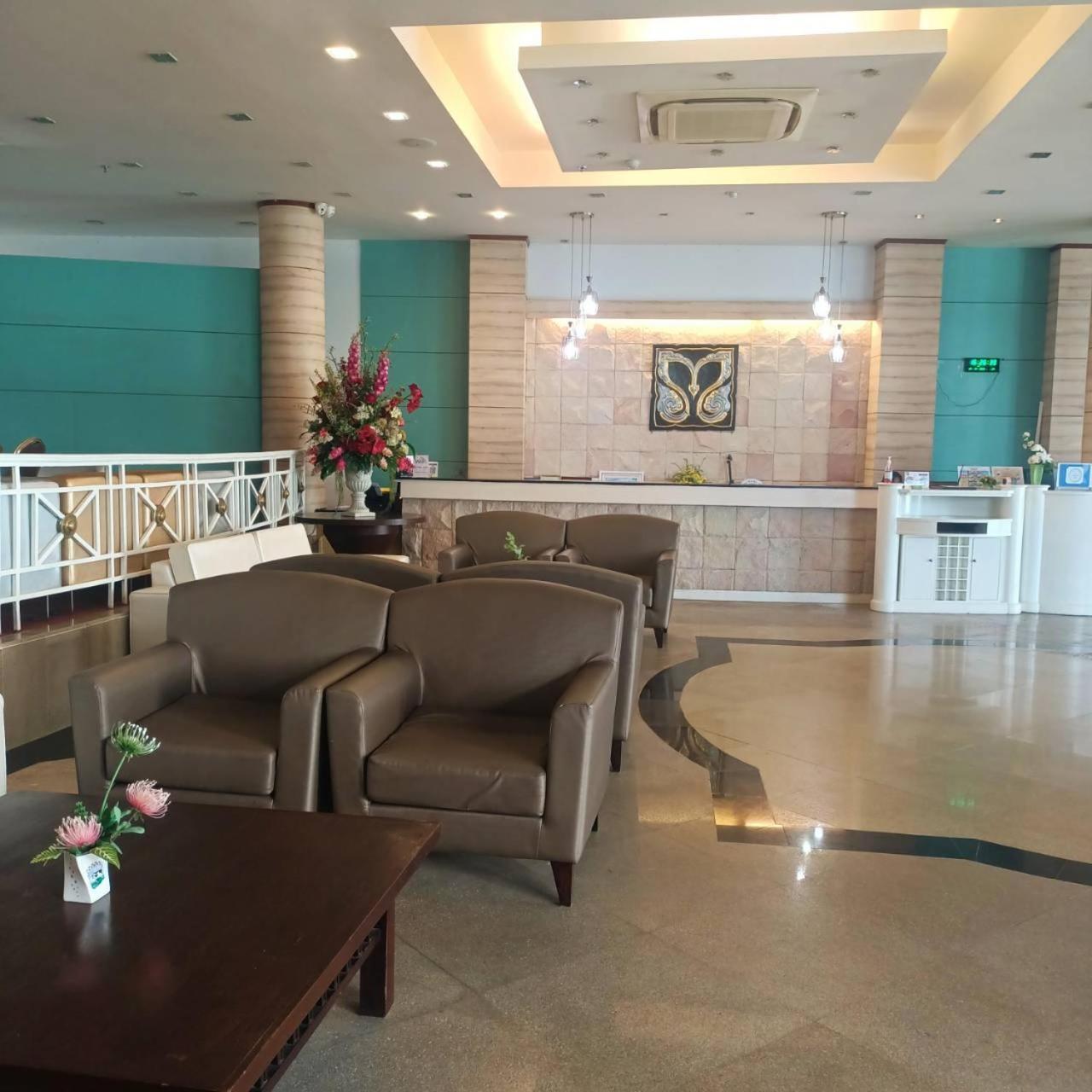 Mayflower Grande Hotel Phitsanulok Buitenkant foto
