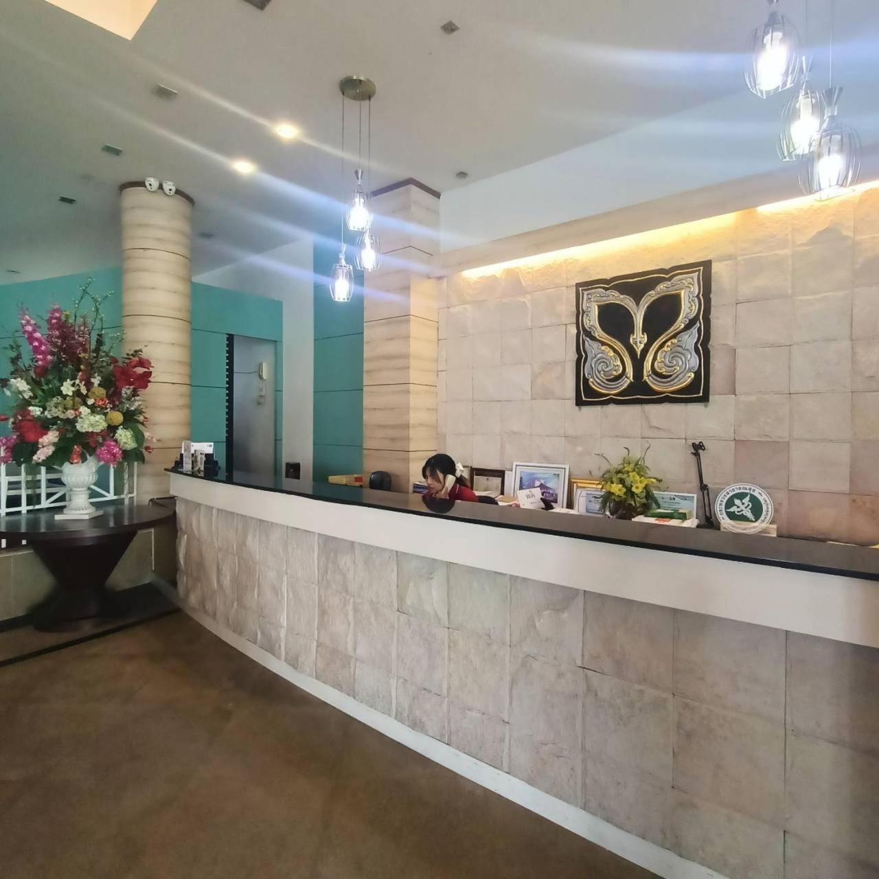 Mayflower Grande Hotel Phitsanulok Buitenkant foto