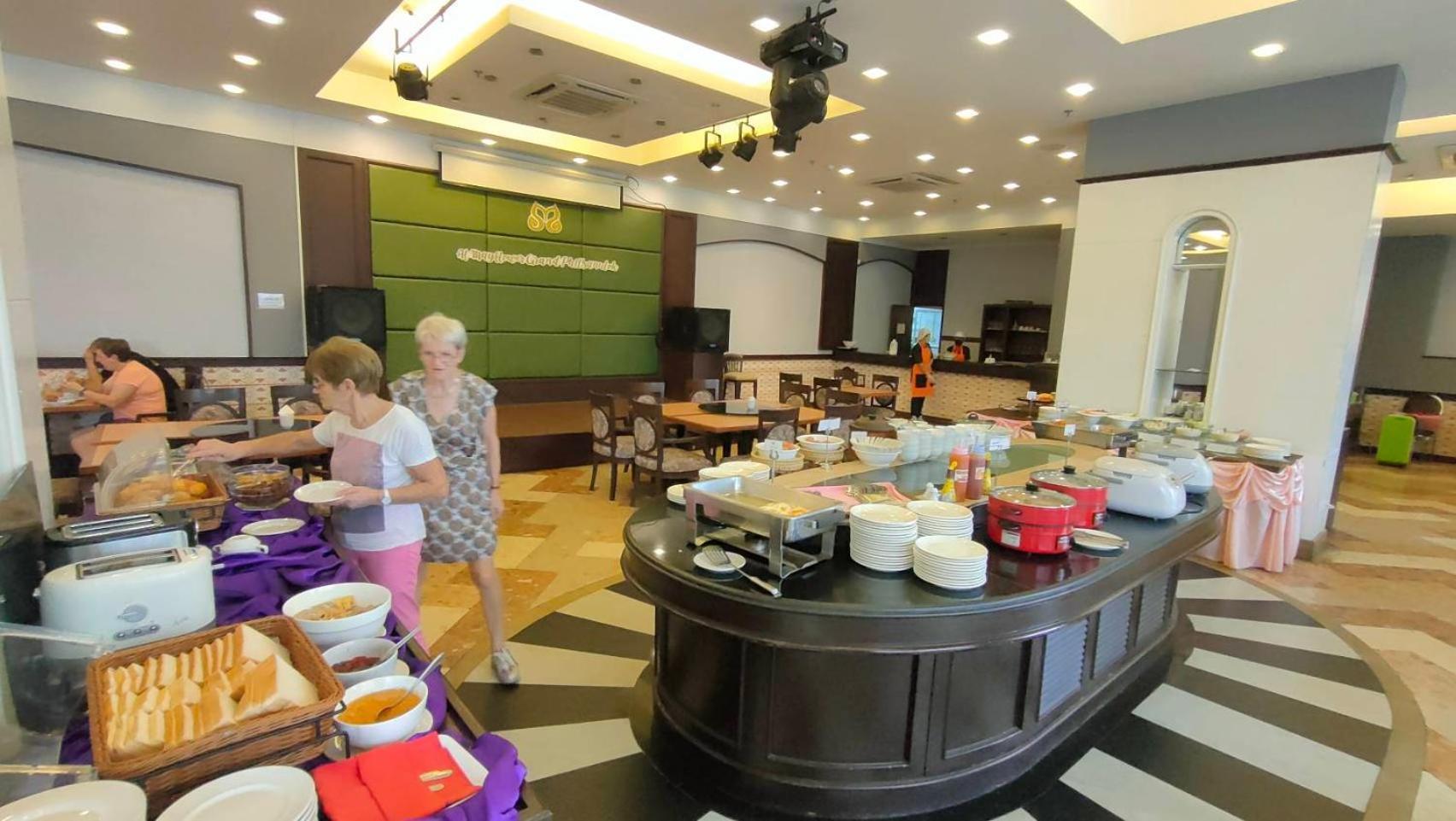 Mayflower Grande Hotel Phitsanulok Buitenkant foto