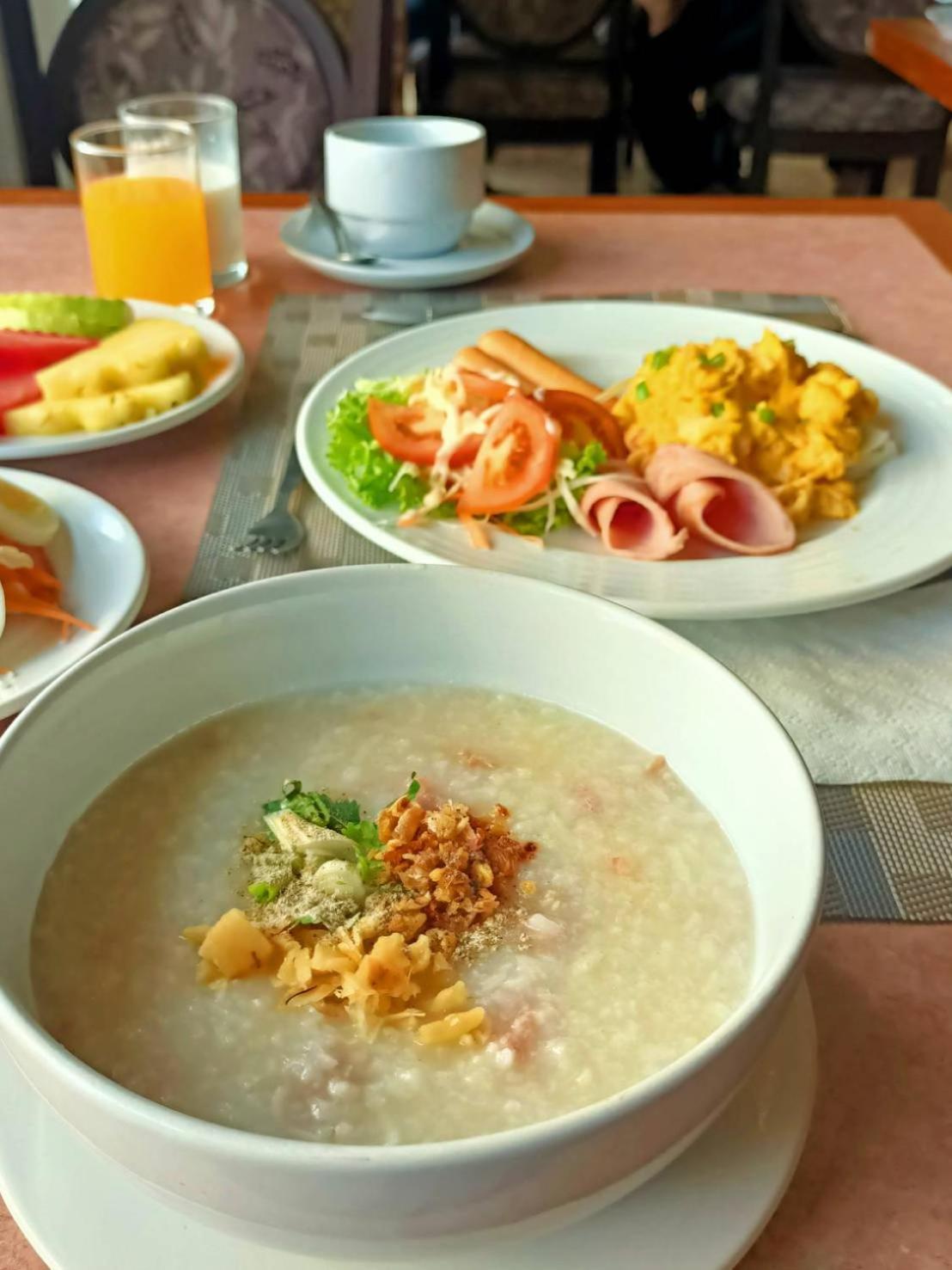 Mayflower Grande Hotel Phitsanulok Buitenkant foto