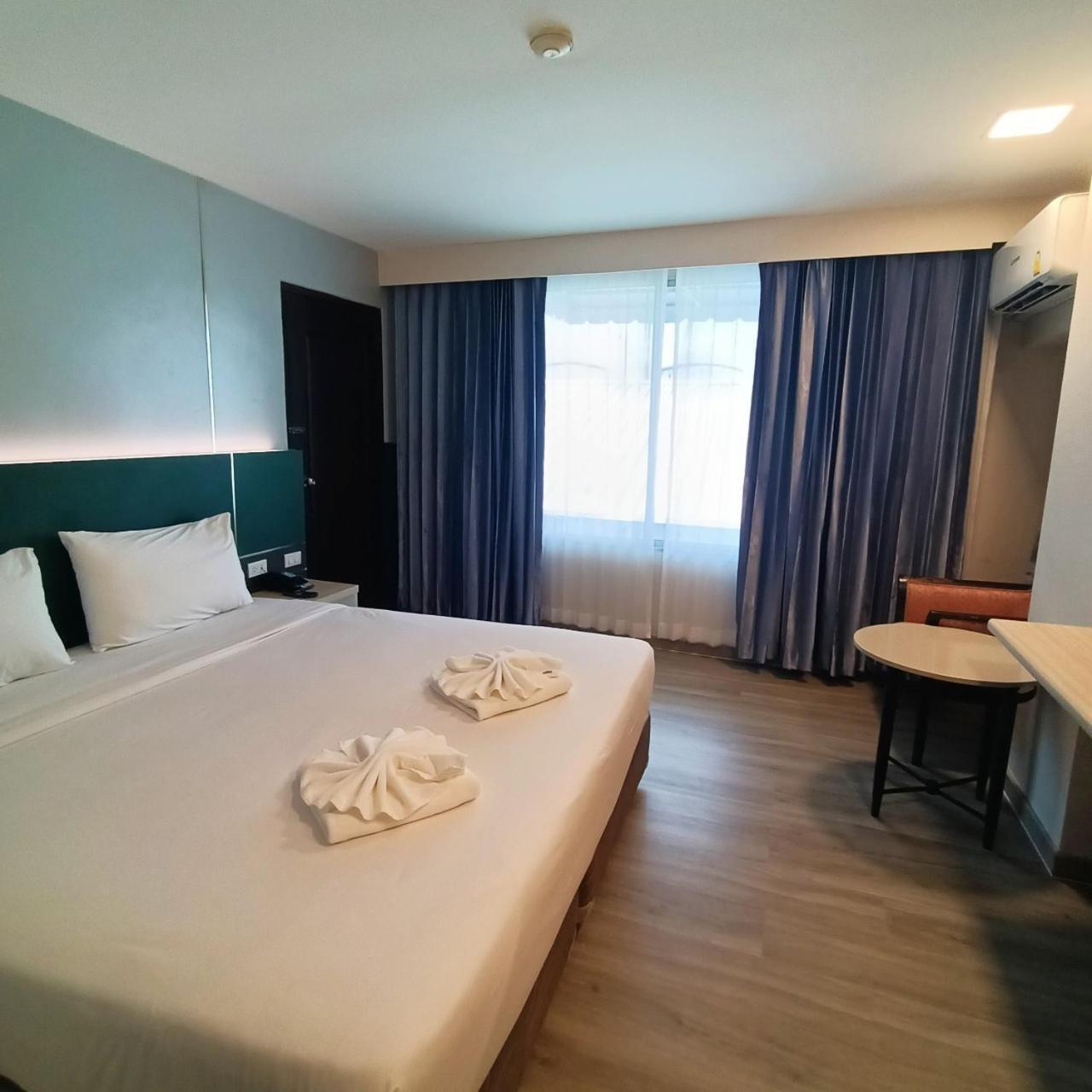 Mayflower Grande Hotel Phitsanulok Buitenkant foto
