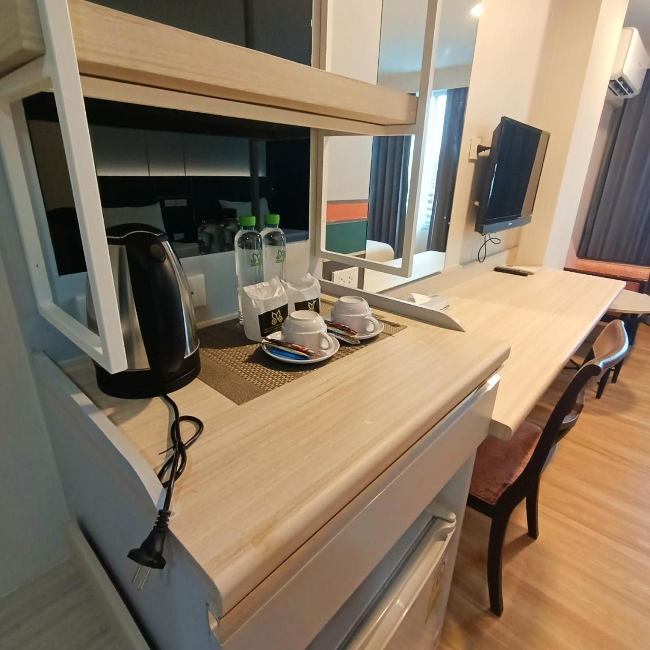 Mayflower Grande Hotel Phitsanulok Buitenkant foto