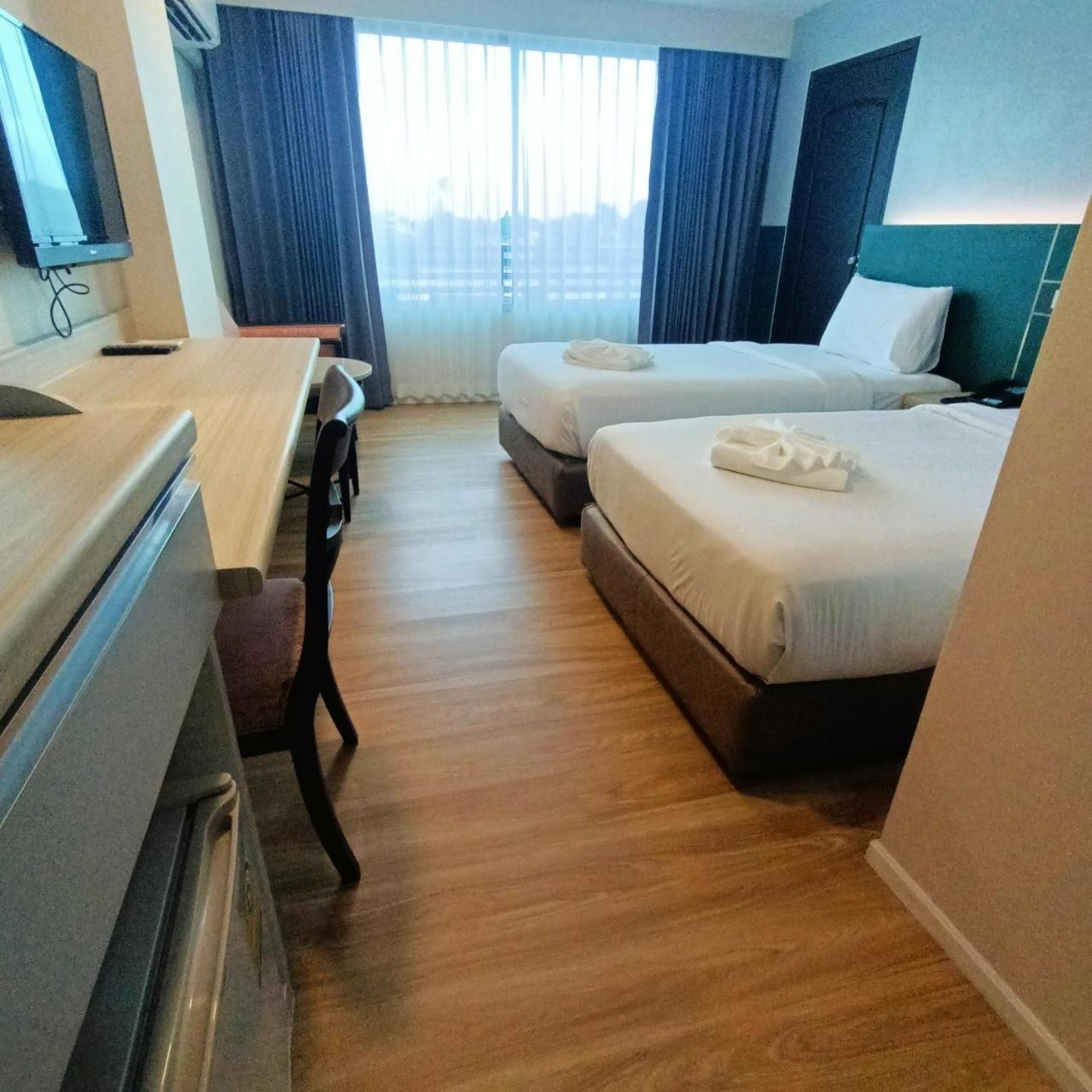 Mayflower Grande Hotel Phitsanulok Buitenkant foto