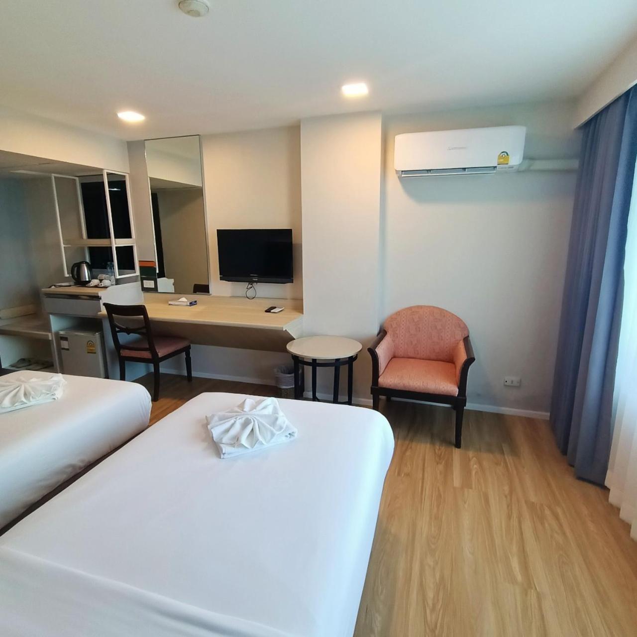 Mayflower Grande Hotel Phitsanulok Buitenkant foto