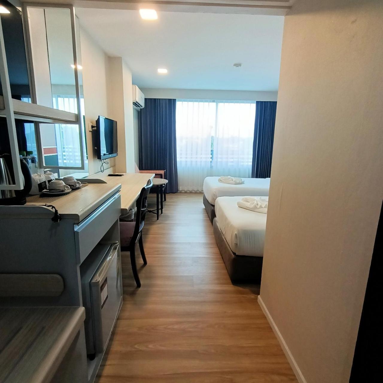 Mayflower Grande Hotel Phitsanulok Buitenkant foto