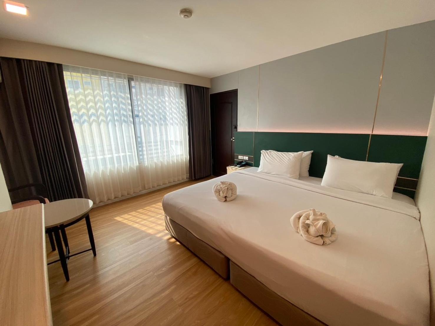 Mayflower Grande Hotel Phitsanulok Buitenkant foto