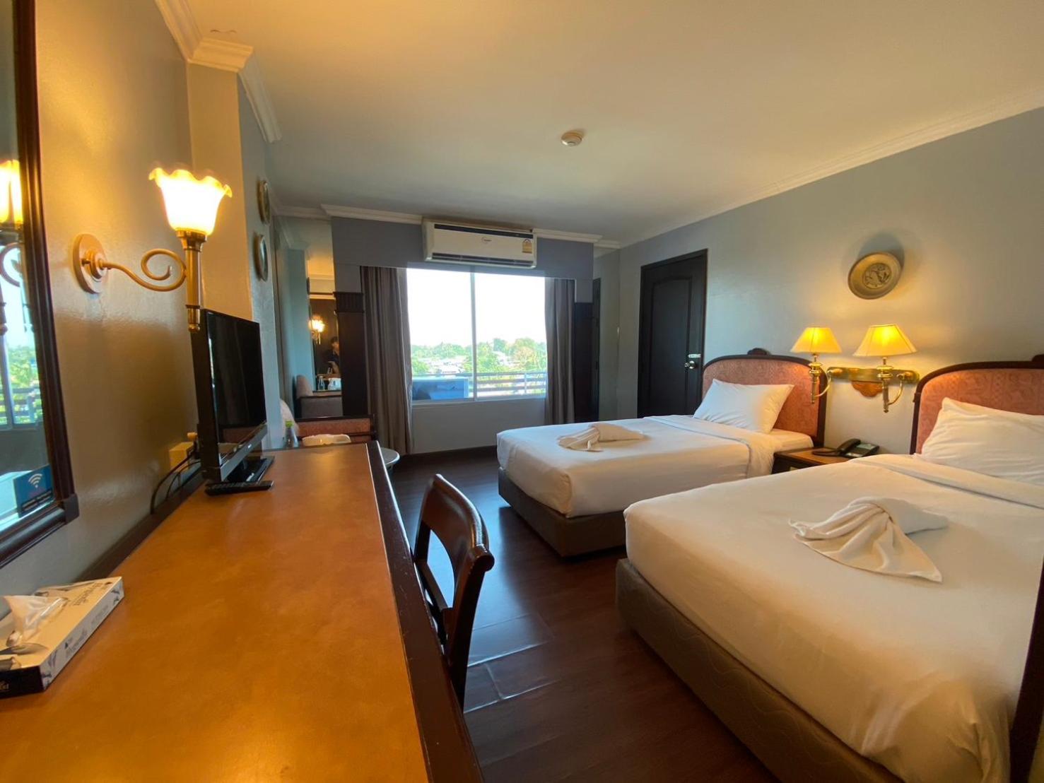 Mayflower Grande Hotel Phitsanulok Buitenkant foto