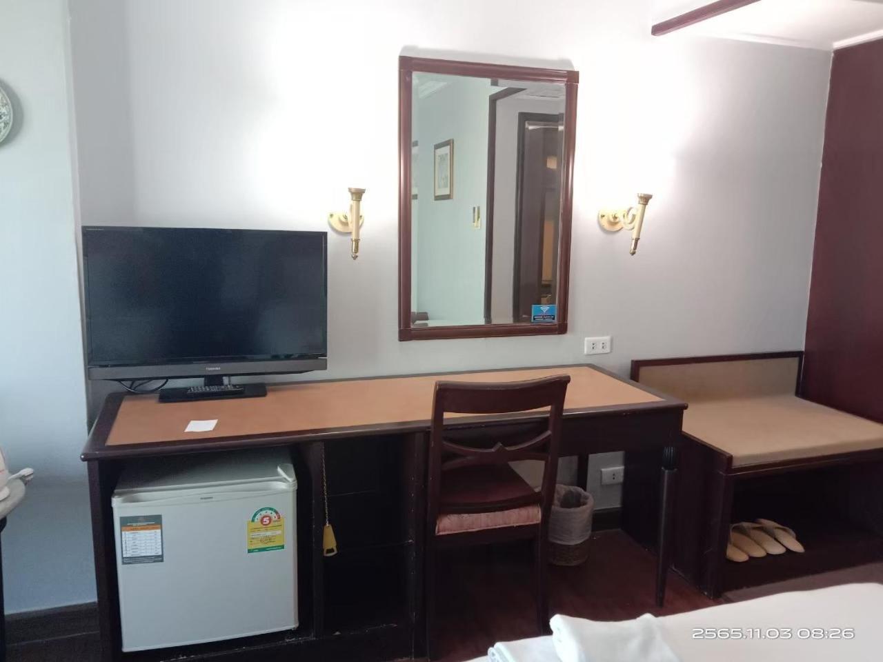 Mayflower Grande Hotel Phitsanulok Buitenkant foto