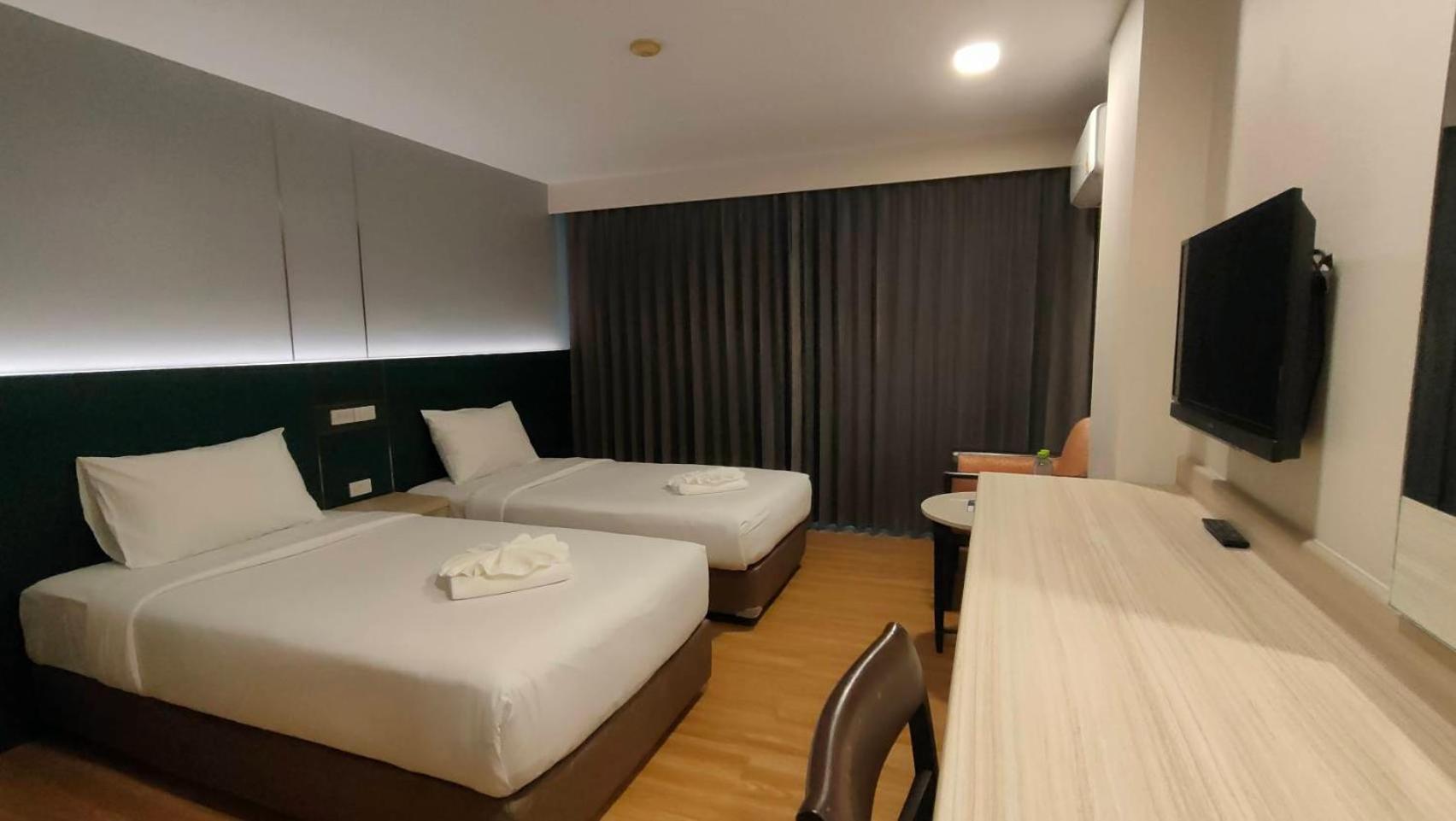 Mayflower Grande Hotel Phitsanulok Buitenkant foto