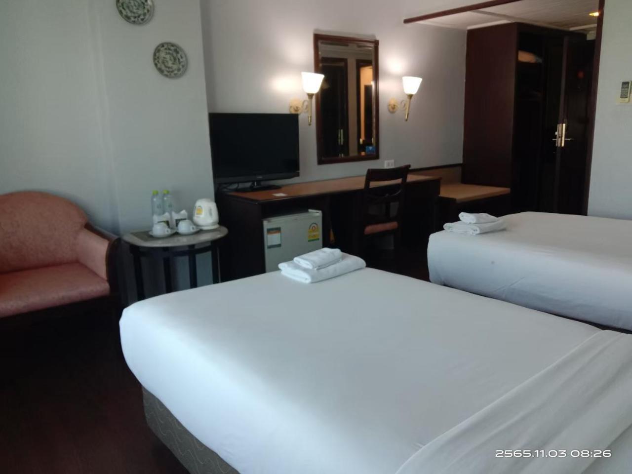 Mayflower Grande Hotel Phitsanulok Buitenkant foto