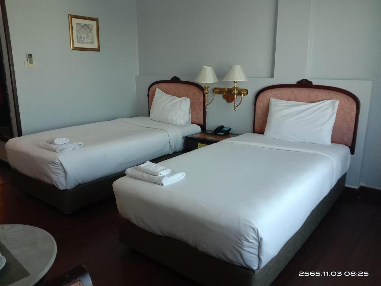 Mayflower Grande Hotel Phitsanulok Buitenkant foto
