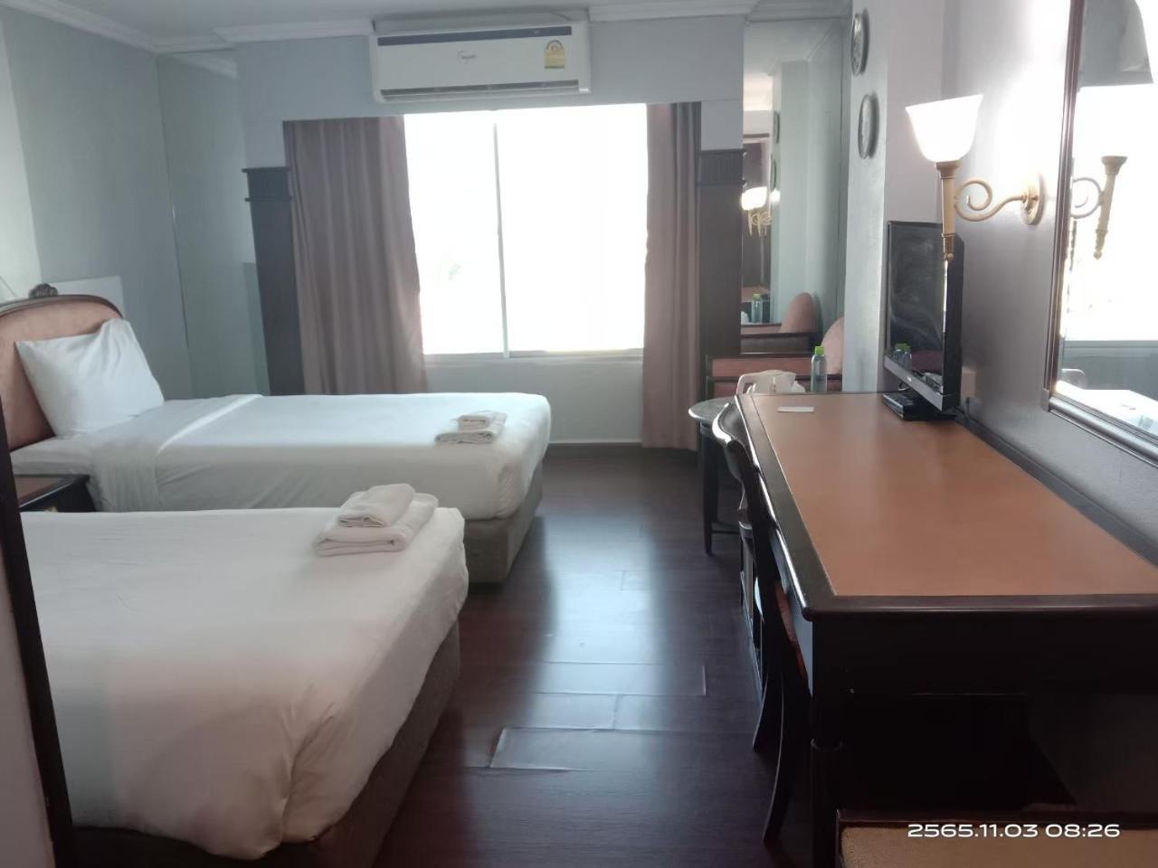 Mayflower Grande Hotel Phitsanulok Buitenkant foto