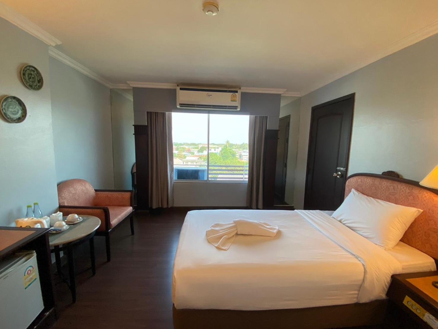 Mayflower Grande Hotel Phitsanulok Buitenkant foto