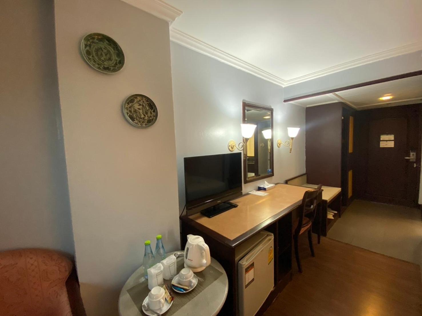 Mayflower Grande Hotel Phitsanulok Buitenkant foto
