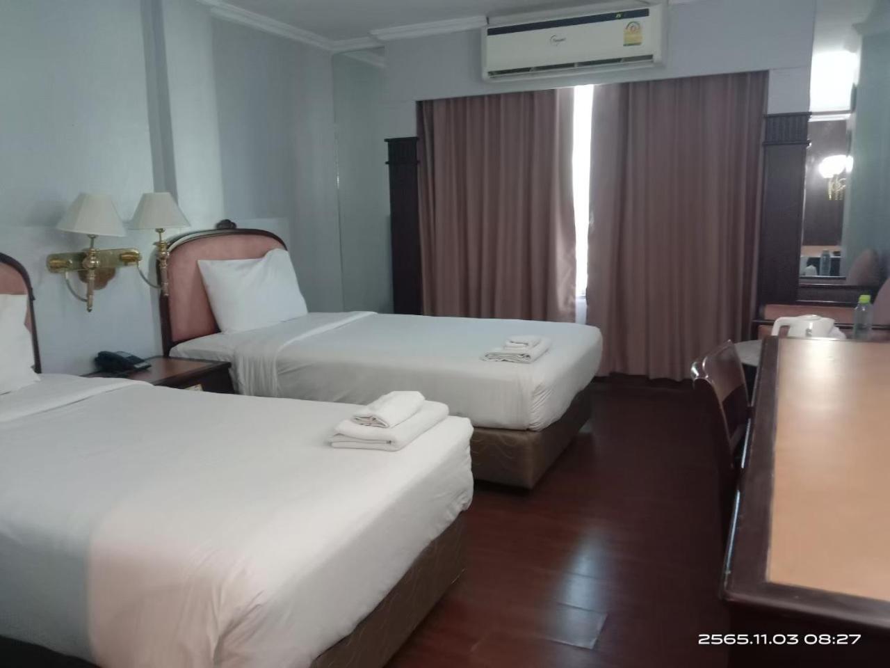 Mayflower Grande Hotel Phitsanulok Buitenkant foto