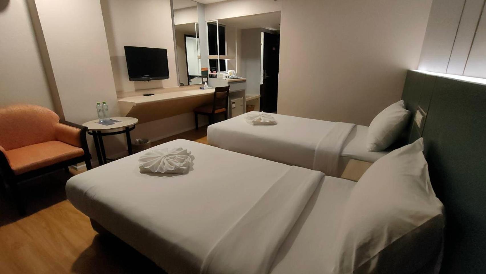 Mayflower Grande Hotel Phitsanulok Buitenkant foto