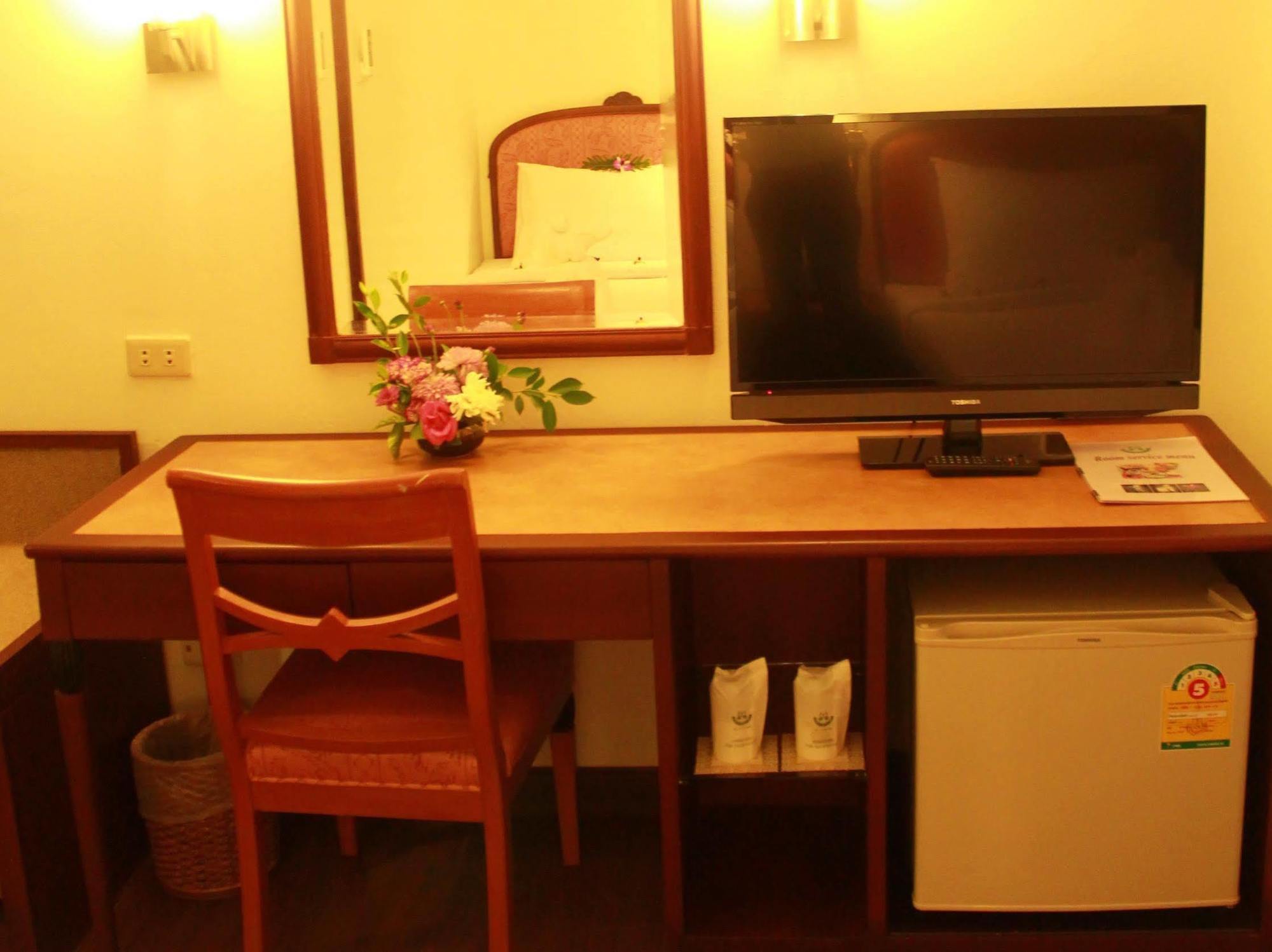 Mayflower Grande Hotel Phitsanulok Buitenkant foto