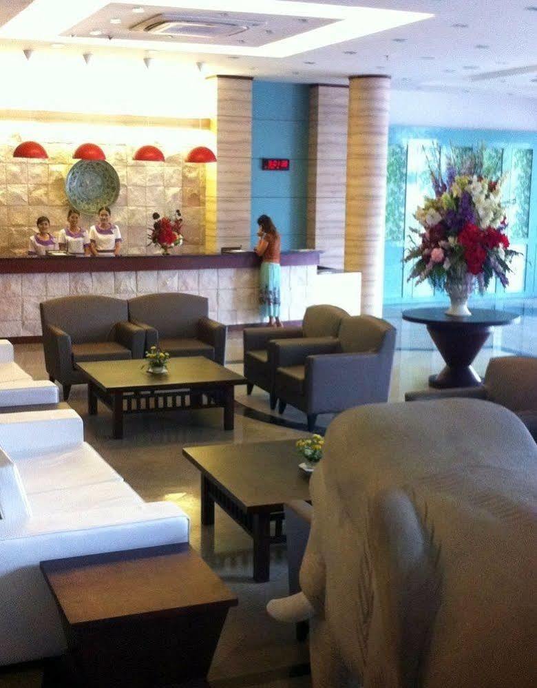 Mayflower Grande Hotel Phitsanulok Buitenkant foto