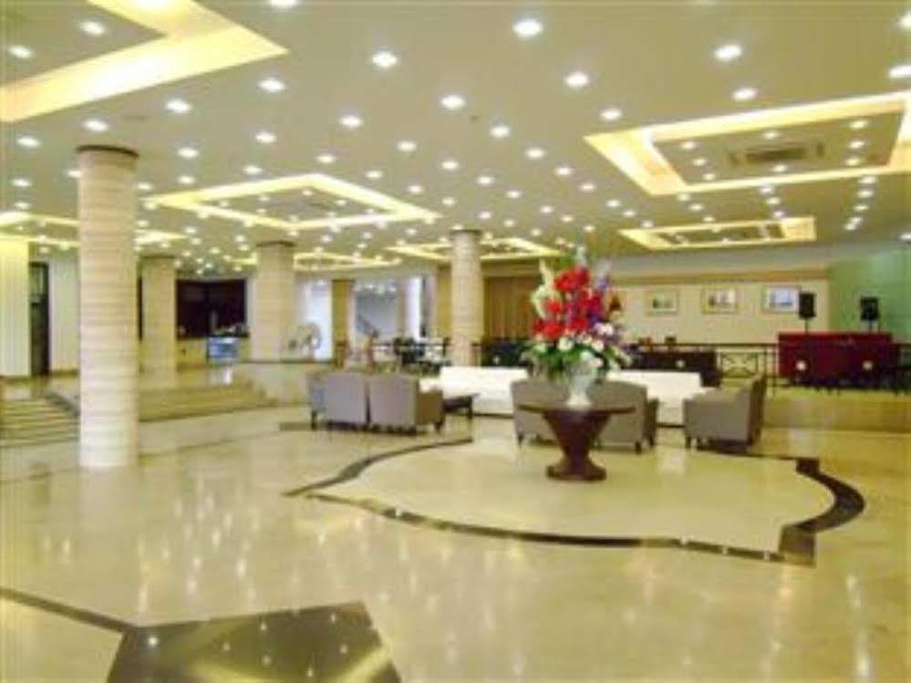 Mayflower Grande Hotel Phitsanulok Buitenkant foto