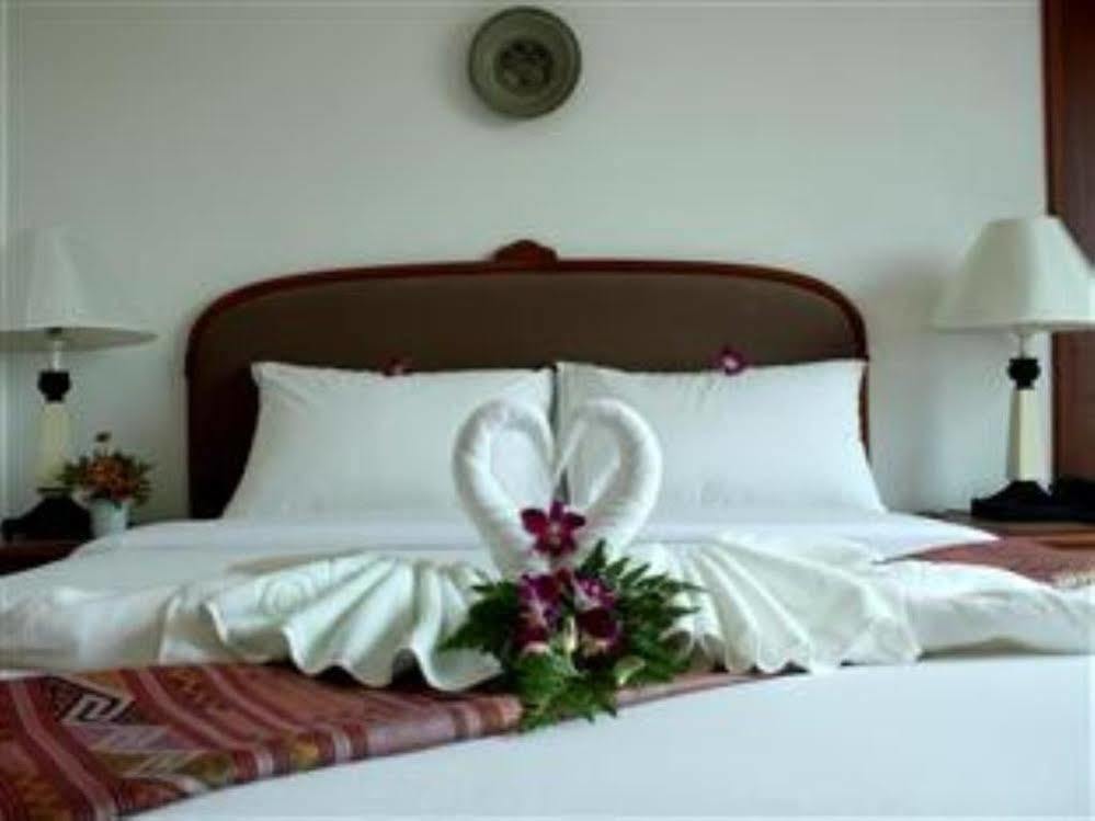 Mayflower Grande Hotel Phitsanulok Buitenkant foto